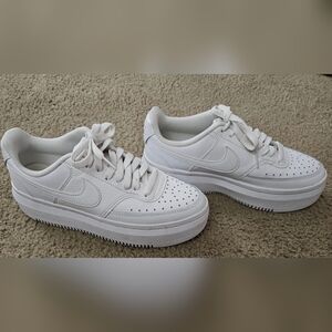 Nike Women's Size 9 White Sneaker